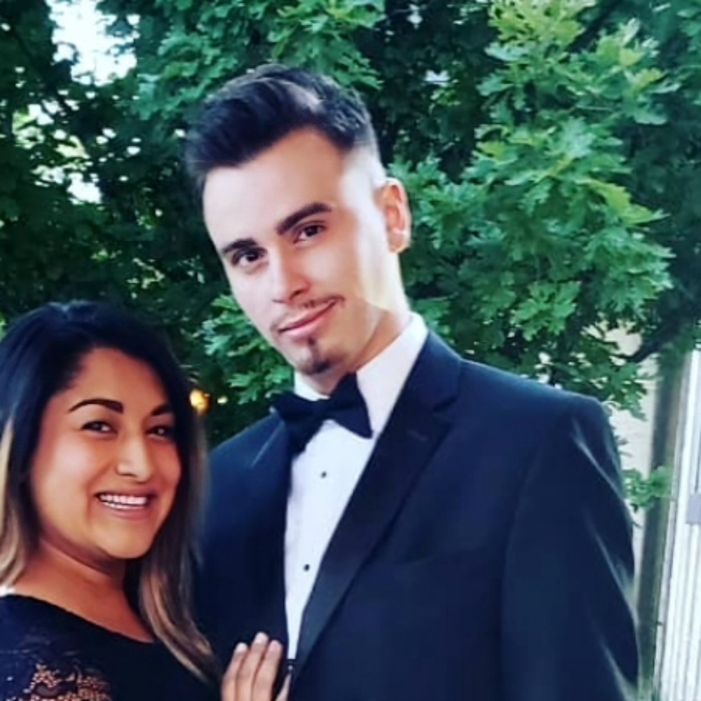 Meet your Posher, Devan